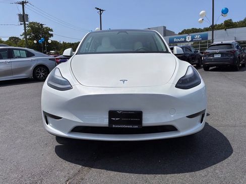 Used 2024 Tesla Model Y Long Range AWD/4WD image 2