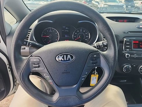 Used 2016 Kia Forte LX FWD image 20