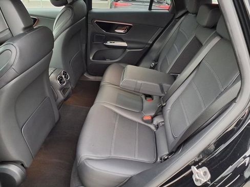 Used 2025 Mercedes-Benz GLC 300 image 19