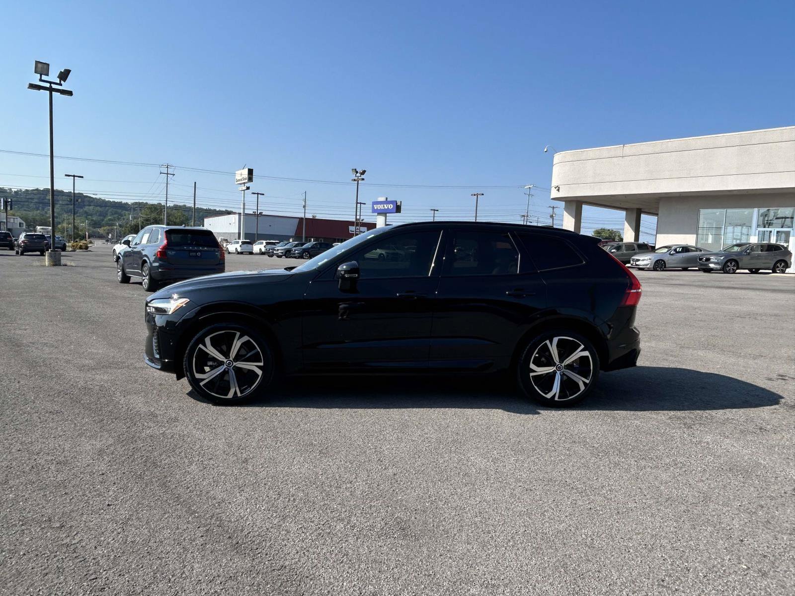 Certified 2024 Volvo XC60 B5 Ultimate w/ Protection Package Premier AWD/4WD image 4