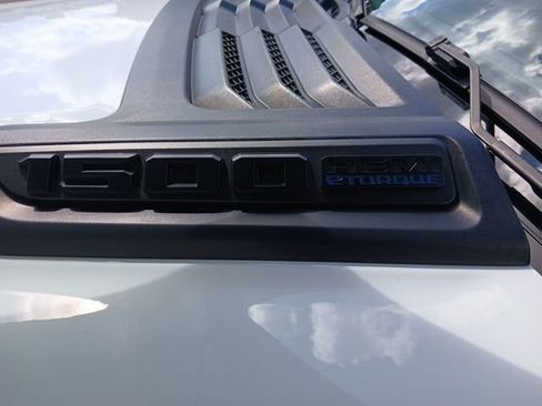 Used 2024 RAM 1500 Laramie AWD/4WD image 11