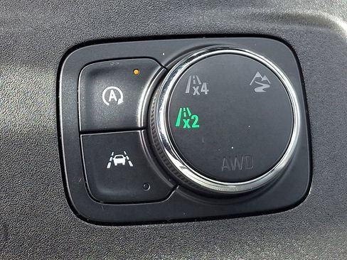 Used 2022 Chevrolet Traverse LT image 26