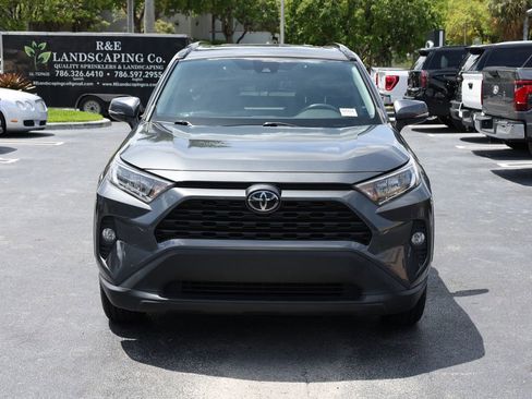 Used 2021 Toyota RAV4 XLE w/ Convenience Package FWD image 3
