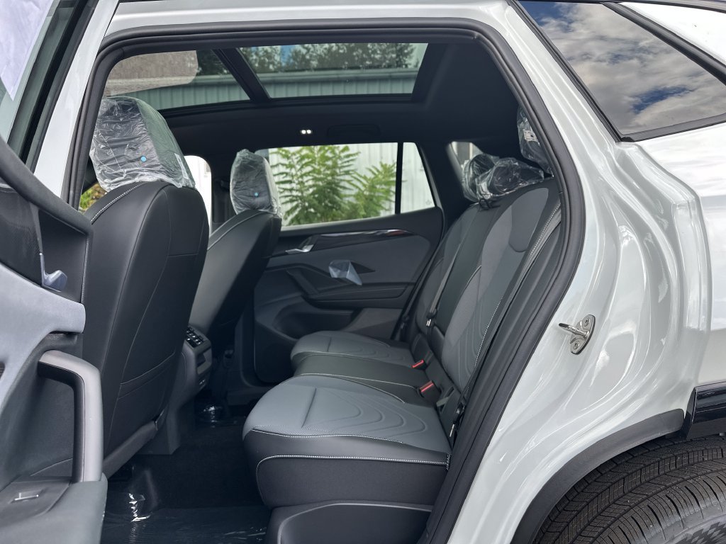 New 2026 Volkswagen Tiguan SE R-Line AWD/4WD image 18