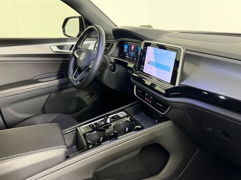 Used 2025 Volkswagen Atlas Cross Sport SE AWD/4WD image 33