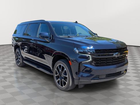 Used 2024 Chevrolet Suburban RST w/ Luxury Package AWD/4WD image 7