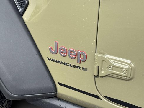 New 2025 Jeep Wrangler Unlimited Rubicon w/ Steel Bumper Group image 12