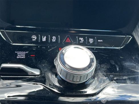 Used 2024 Jeep Wagoneer Series II w/ Flexible Seating Group image 23