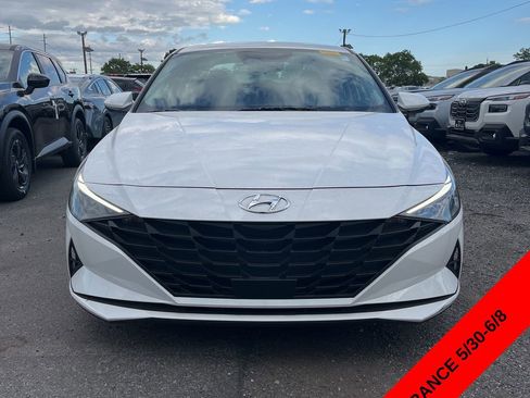 Used 2023 Hyundai Elantra SEL w/ Convenience Package FWD image 2