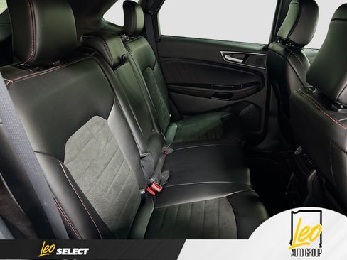 Used 2020 Ford Edge ST-Line w/ Cold Weather Package FWD image 29