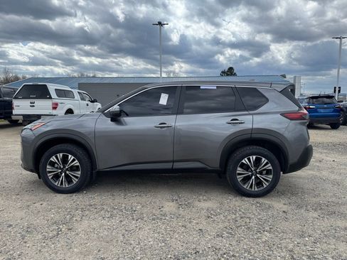 Used 2023 Nissan Rogue SV image 2
