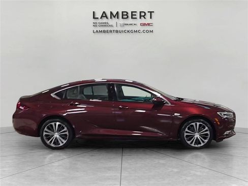 Used 2018 Buick Regal Essence w/ Driver Confidence Package #1 image 6