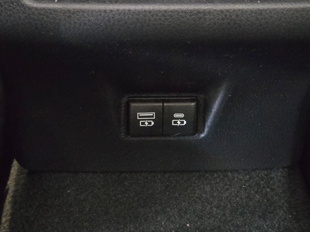 Used 2025 Toyota Camry LE AWD/4WD image 16