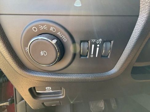 Used 2025 Jeep Grand Cherokee L Summit w/ Rear Seat Video Group I AWD/4WD image 24