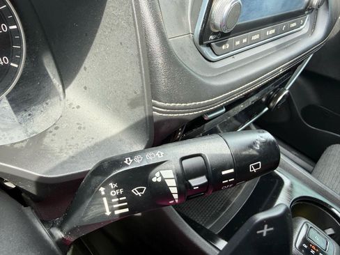 Used 2021 Nissan Rogue SV FWD image 19