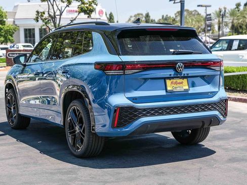 Used 2025 Volkswagen Tiguan SE R-Line AWD/4WD image 8