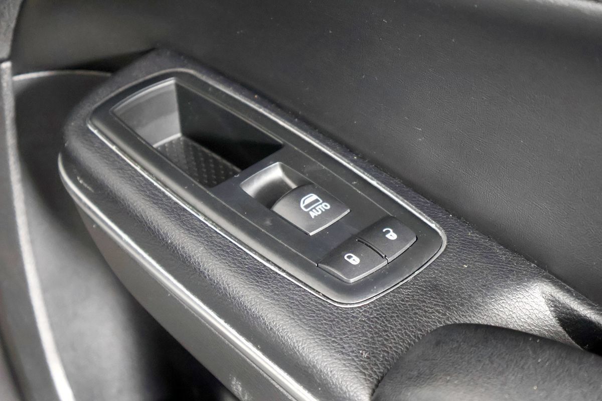Used 2012 Chrysler 300 RWD image 33