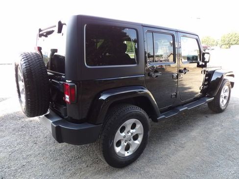 Used 2015 Jeep Wrangler Unlimited Sahara w/ Connectivity Group AWD/4WD image 4