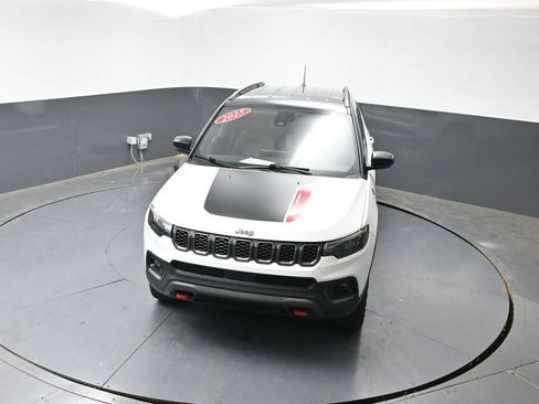 Used 2025 Jeep Compass Trailhawk AWD/4WD image 42
