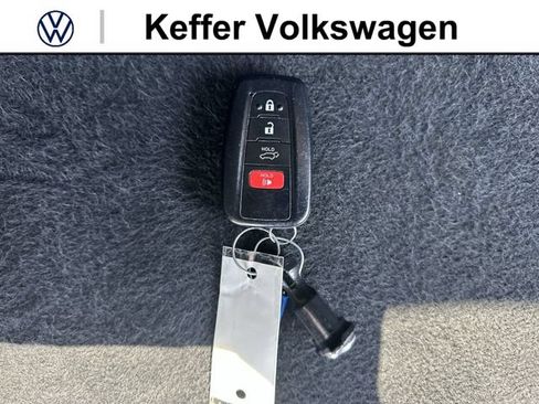Used 2022 Toyota Highlander LE FWD image 34