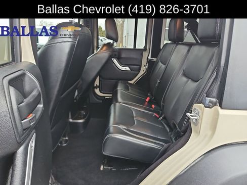 Used 2017 Jeep Wrangler Unlimited Rubicon w/ Cold Weather Group image 25