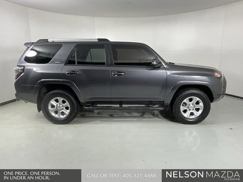 Used 2020 Toyota 4Runner SR5 Premium image 8