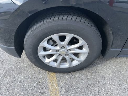 Used 2019 Chevrolet Equinox LS w/ LS Convenience Package image 18