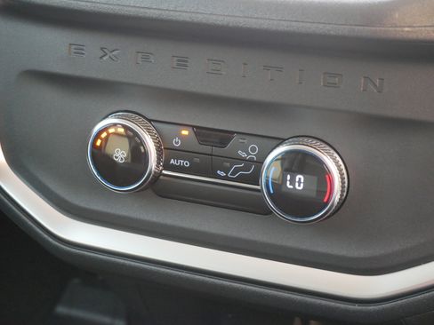 New 2025 Ford Expedition Active image 33