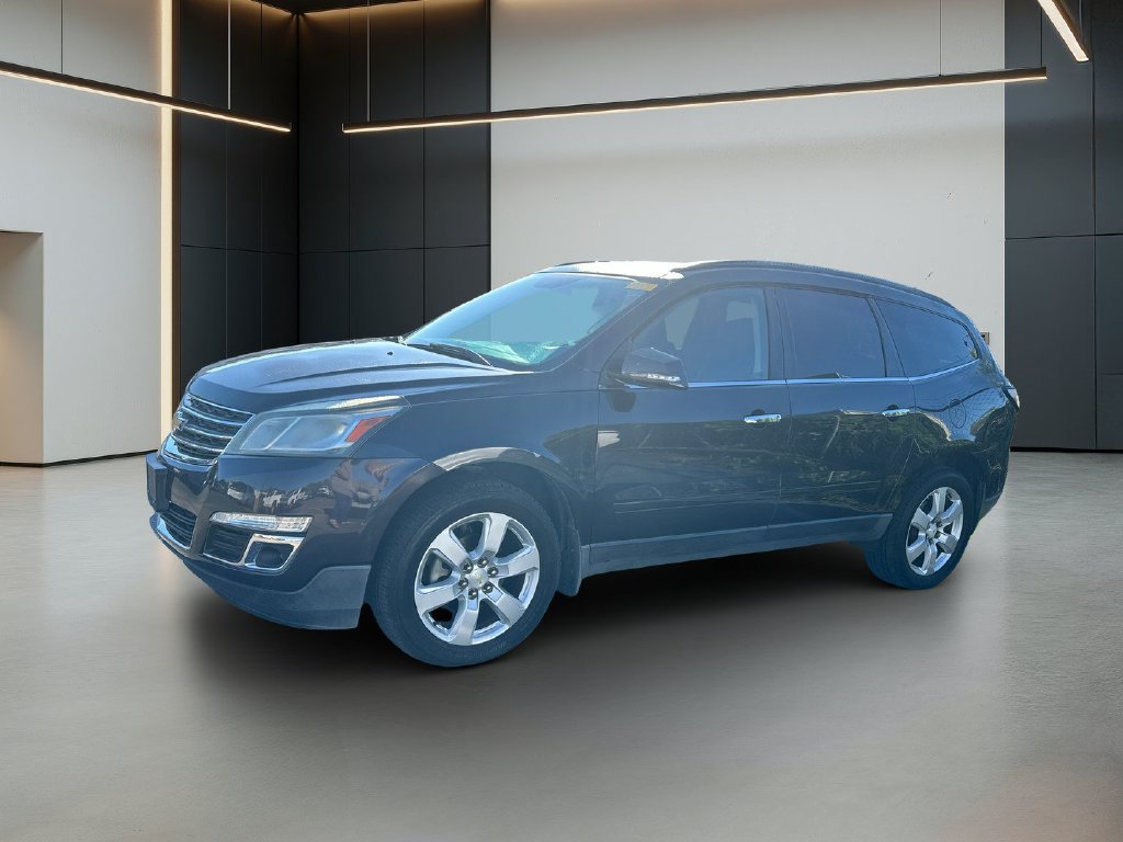 Used 2017 Chevrolet Traverse LT w/ Style and Technology Package FWD image 2