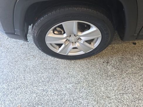 Used 2022 Jeep Compass Latitude FWD image 3