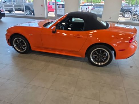 Used 2017 FIAT 124 Spider Classica RWD image 16
