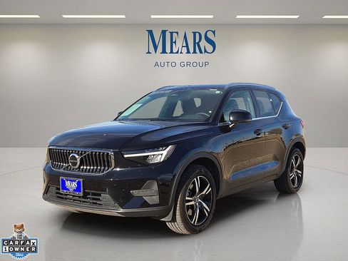 Certified 2025 Volvo XC40 B5 Core image 1