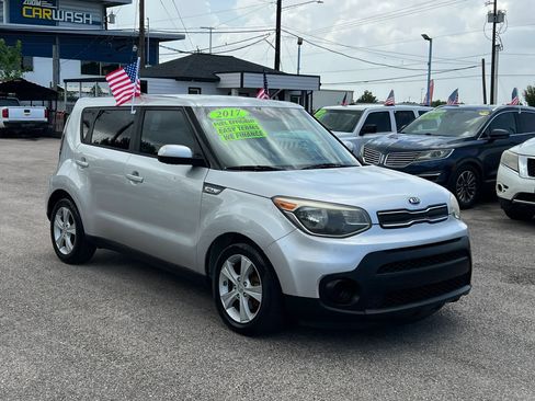 Used 2017 Kia Soul FWD image 4