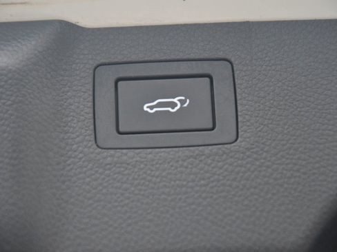 Used 2017 Hyundai Santa Fe Limited image 16