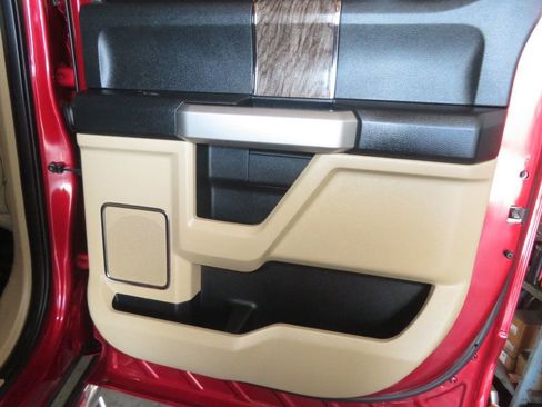 Used 2017 Ford F250 Lariat w/ Lariat Value Package image 30