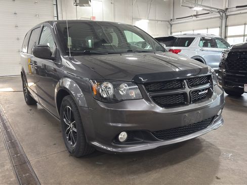 Used 2018 Dodge Grand Caravan SE FWD image 2