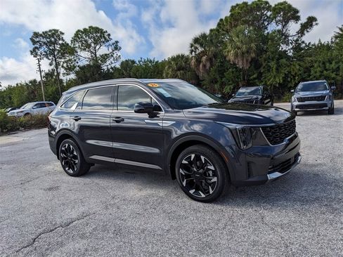 Certified 2025 Kia Sorento EX image 3