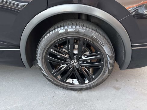 Certified 2022 Volkswagen Tiguan SE R-Line image 7