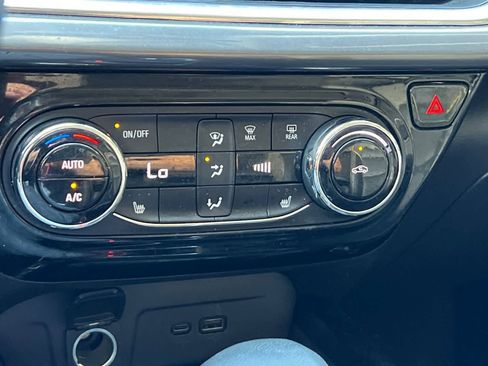 Used 2024 Chevrolet Trax ACTIV w/ Sunroof Package FWD image 22