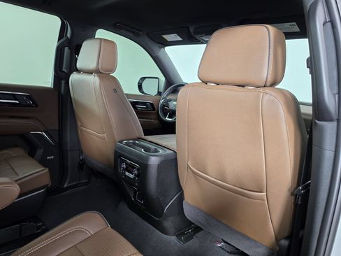 Used 2025 Chevrolet Tahoe High Country AWD/4WD image 42