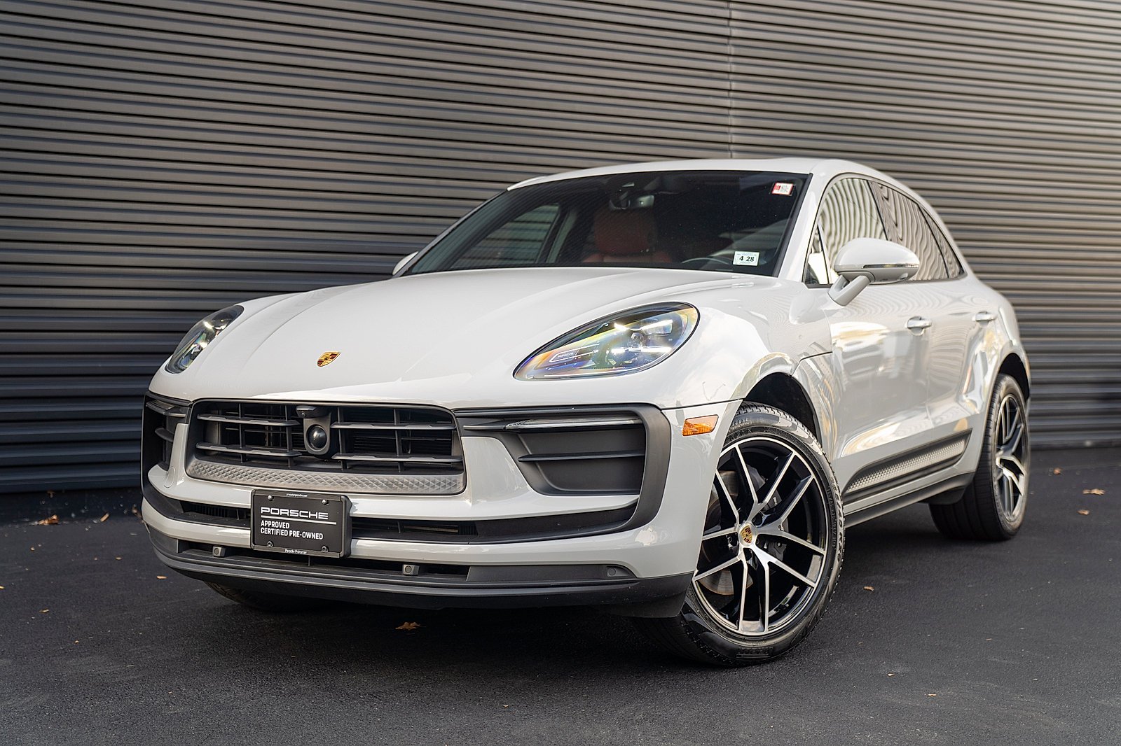 Certified 2023 Porsche Macan AWD/4WD image 1