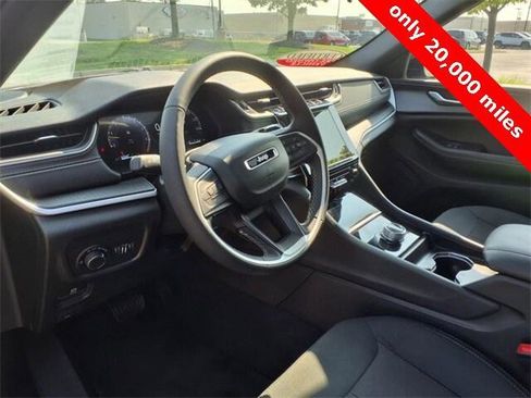 Certified 2024 Jeep Grand Cherokee Laredo X image 7