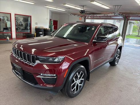 Certified 2024 Jeep Grand Cherokee Limited AWD/4WD image 3