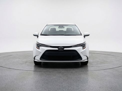 Used 2025 Toyota Corolla LE FWD image 2