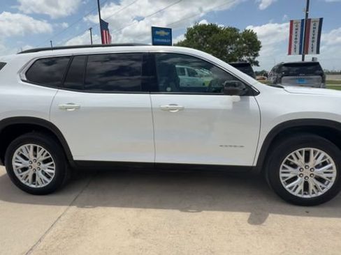 Certified 2026 GMC Acadia Elevation w/ Elevation Premium Package FWD image 9