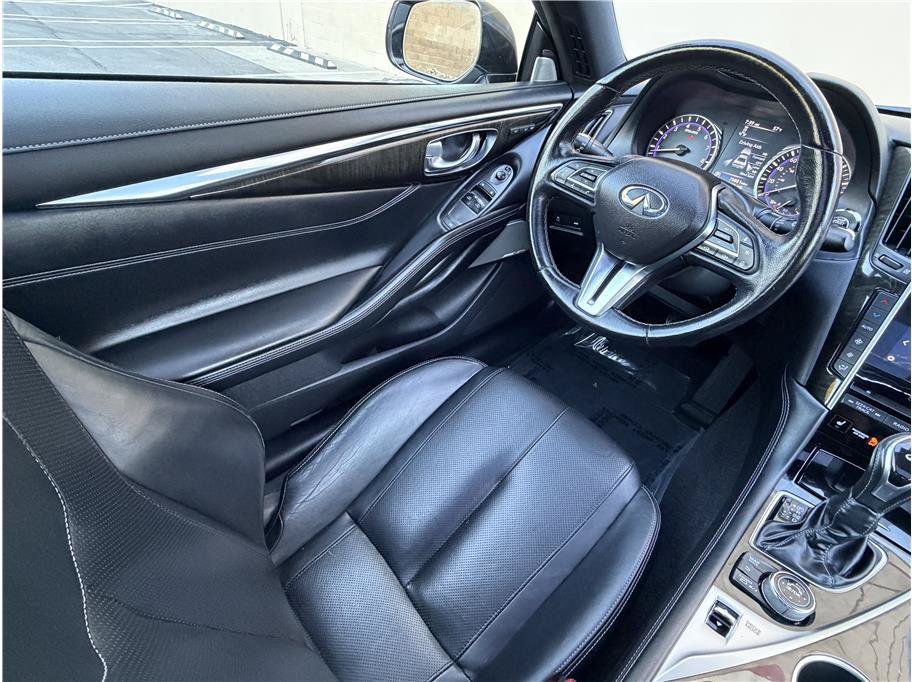 Used 2017 INFINITI Q60 3.0t w/ Premium Plus Package 3.0T RWD image 9