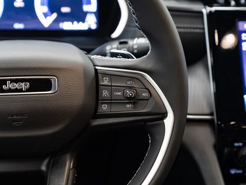 New 2025 Jeep Grand Cherokee 4WD image 17