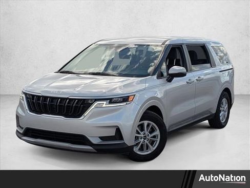 Used 2022 Kia Carnival LX image 1