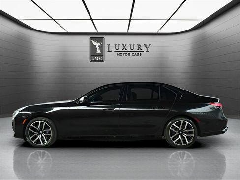 Used 2023 BMW 760i xDrive w/ Executive Package image 9