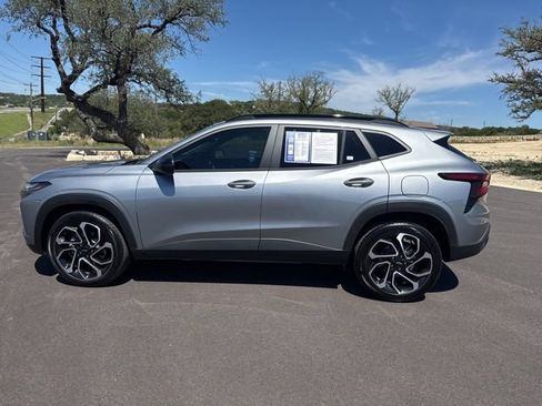 Certified 2026 Chevrolet Trax RS w/ Sunroof Package FWD image 8